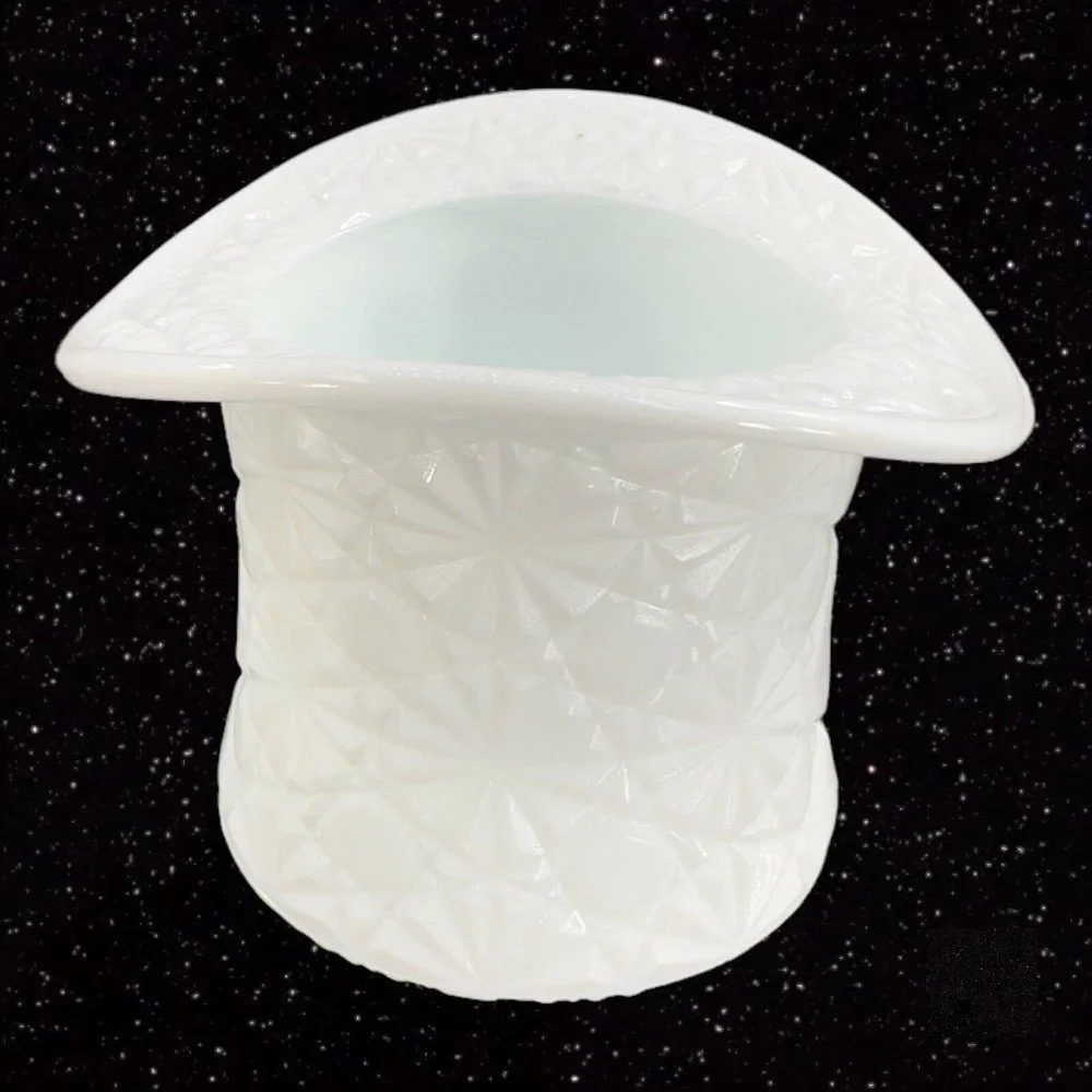 Vintage Indiana Glass Daisy and‎ Button White Milk Glass Top Hat Catch Bowl VTG